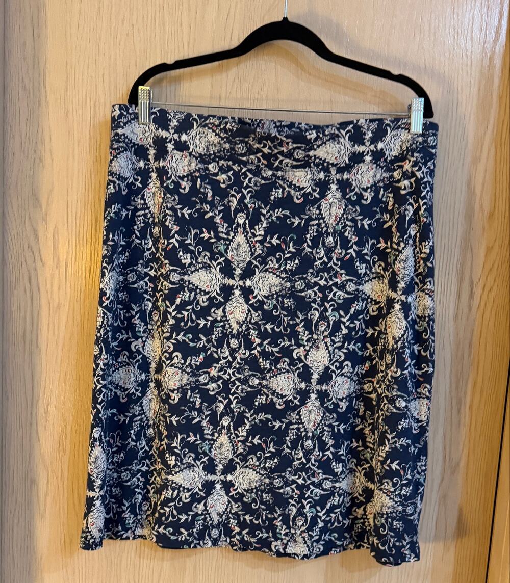 Eddie Bauer Paisley Print Skirt Size L Navy Blue Boho Pull On Stretch